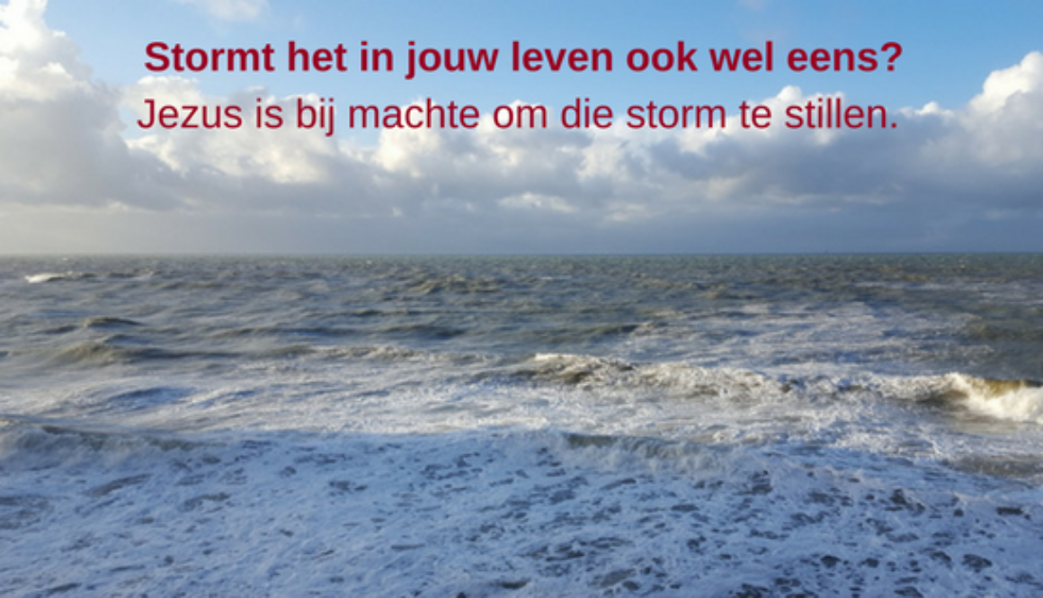 Stormt het in jouw leven ook wel eens_Jezus is bij machte om die storm te stillen.