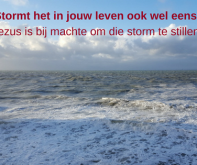 Stormt het in jouw leven ook wel eens_Jezus is bij machte om die storm te stillen.